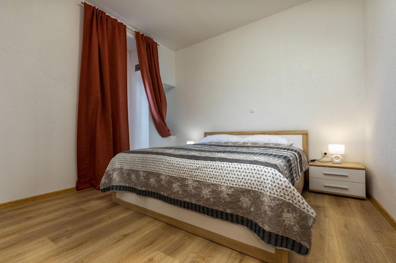Apartments Smaila 1729 Pula Exterior photo