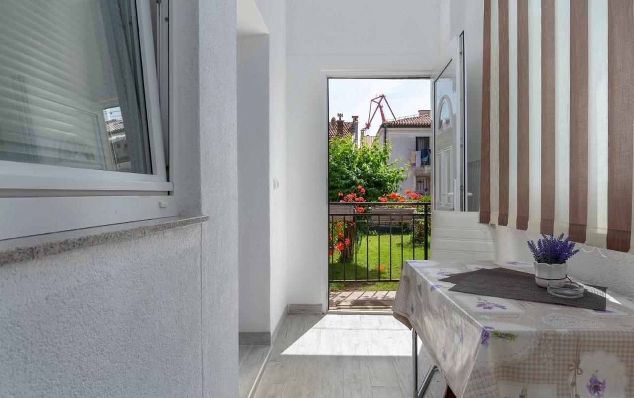 Apartments Smaila 1729 Pula Exterior photo