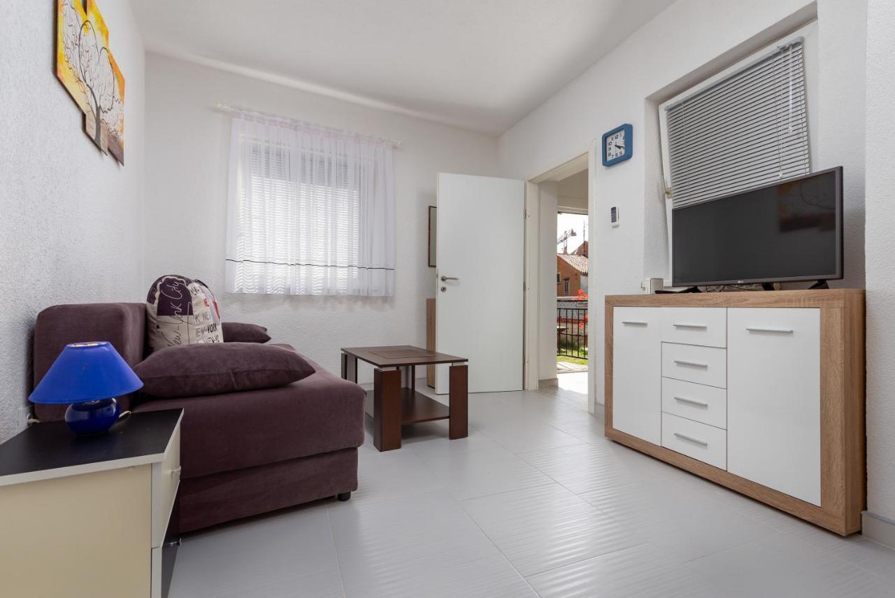 Apartments Smaila 1729 Pula Exterior photo